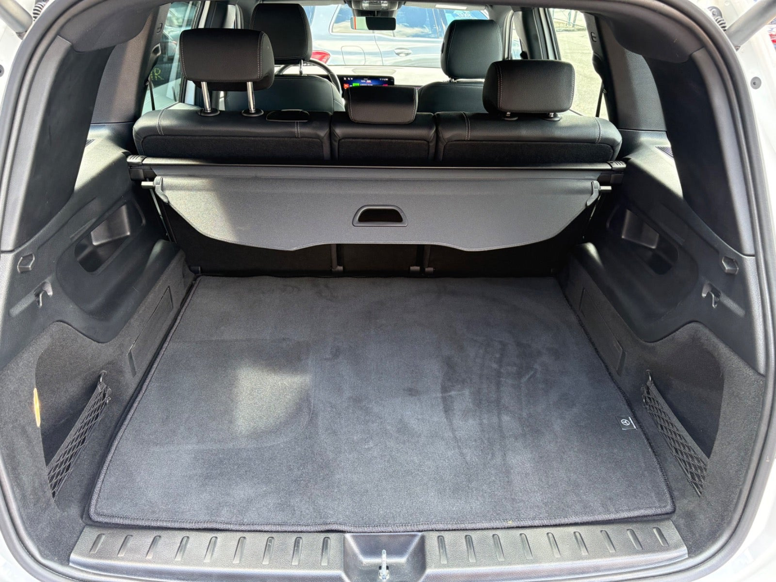 Hvid Mercedes EQB250+ fra 2024