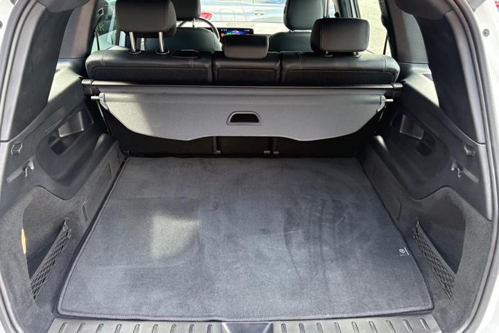 Hvid Mercedes EQB250+ fra 2024