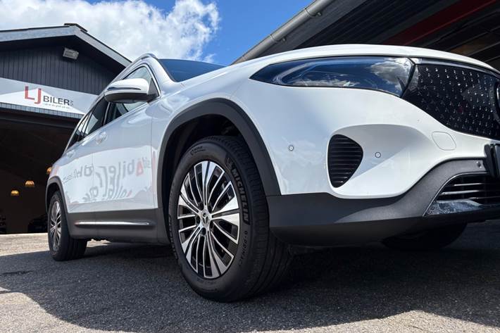 Hvid Mercedes EQB250+ fra 2024