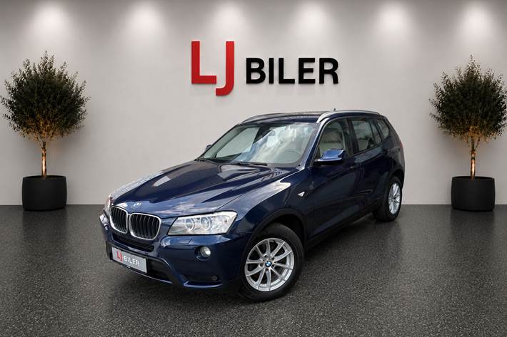 Blå BMW X3 fra 2013 set udefra