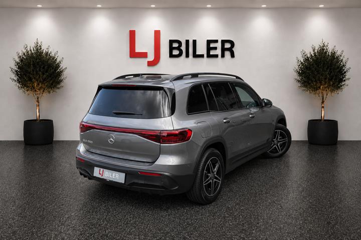 Sort Mercedes EQB250+ fra 2025