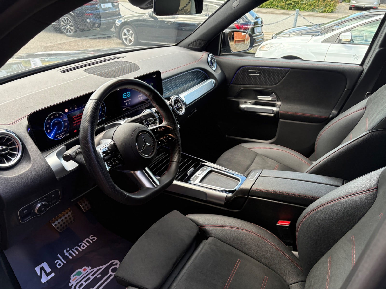 Sort Mercedes EQB250+ fra 2025