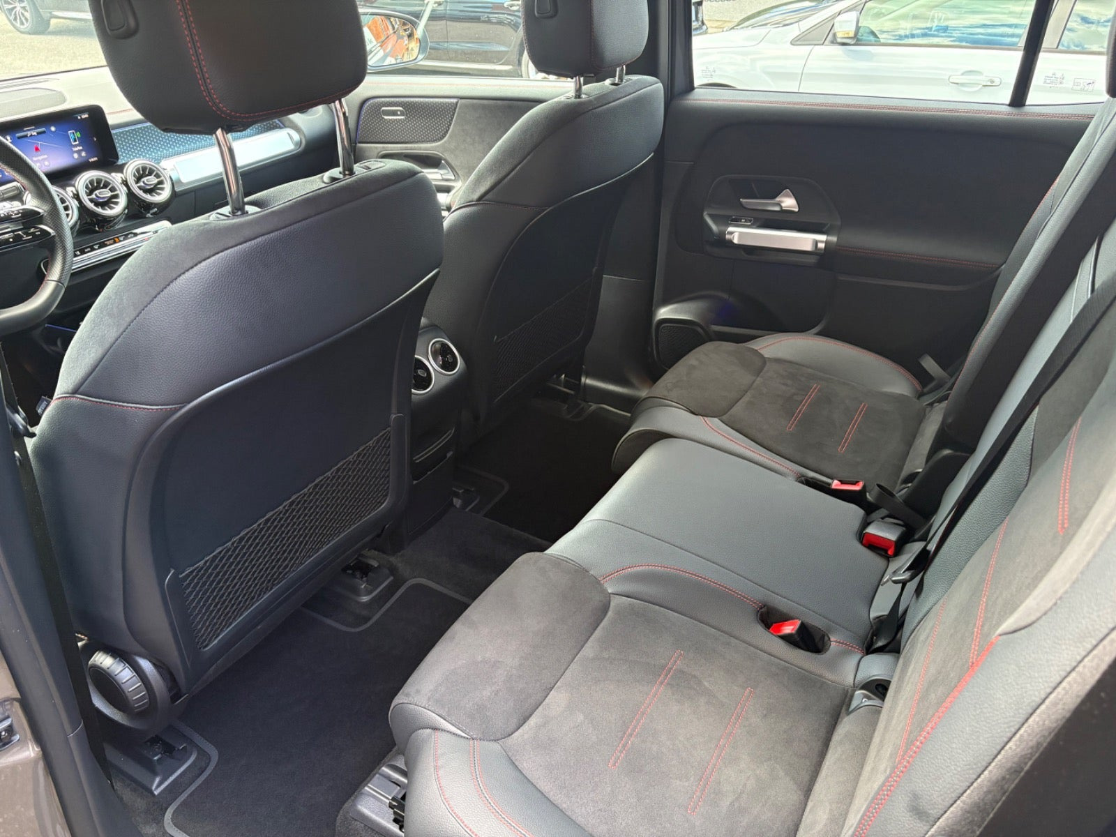 Sort Mercedes EQB250+ fra 2025