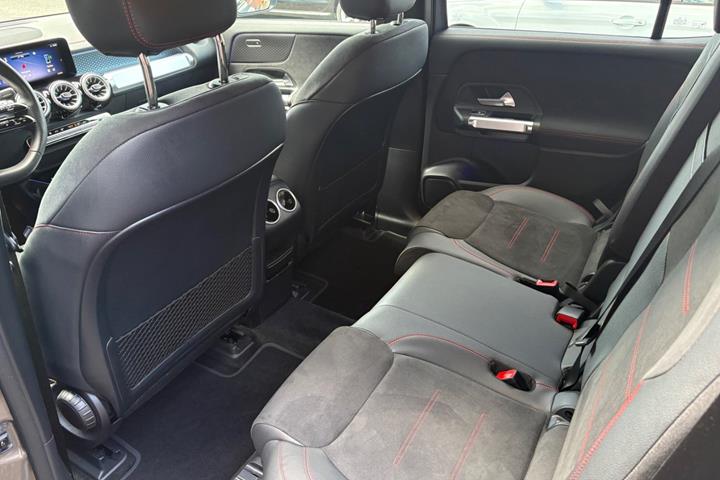 Sort Mercedes EQB250+ fra 2025