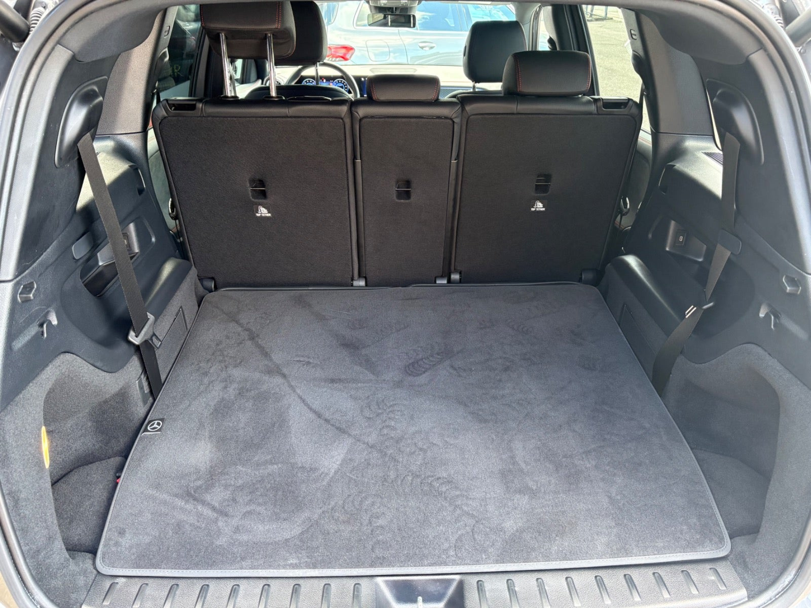 Sort Mercedes EQB250+ fra 2025