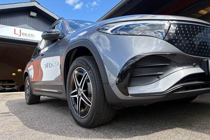 Sort Mercedes EQB250+ fra 2025