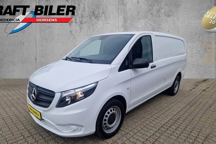 Hvid Mercedes Vito 116 fra 2023 set udefra