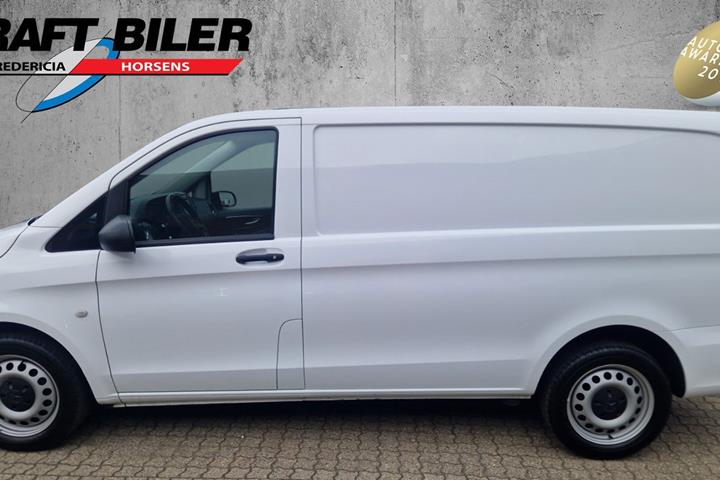 Hvid Mercedes Vito 116 fra 2023