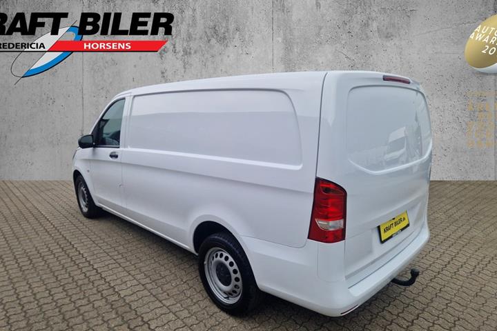 Hvid Mercedes Vito 116 fra 2023