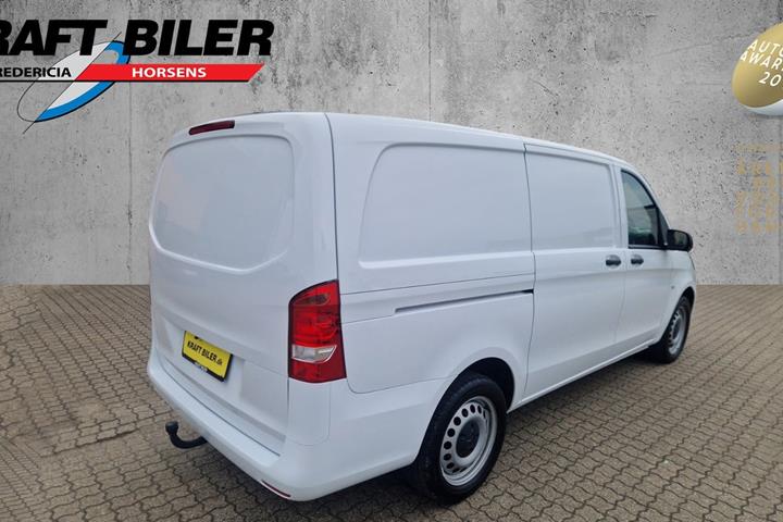 Hvid Mercedes Vito 116 fra 2023