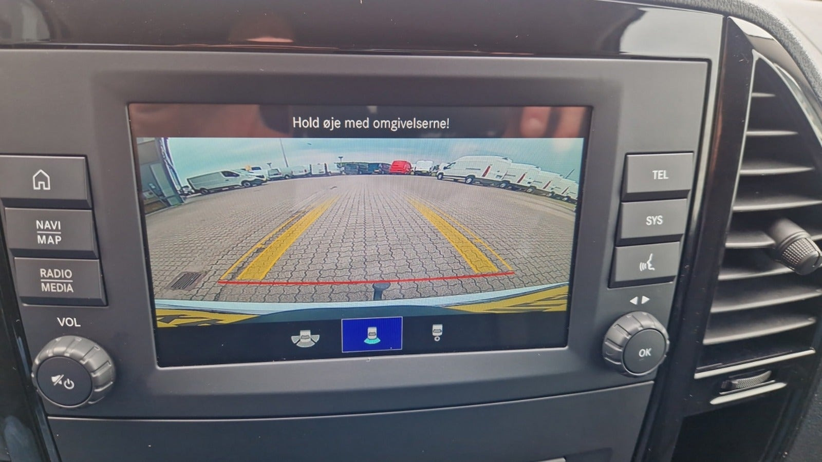 Hvid Mercedes Vito 116 fra 2023