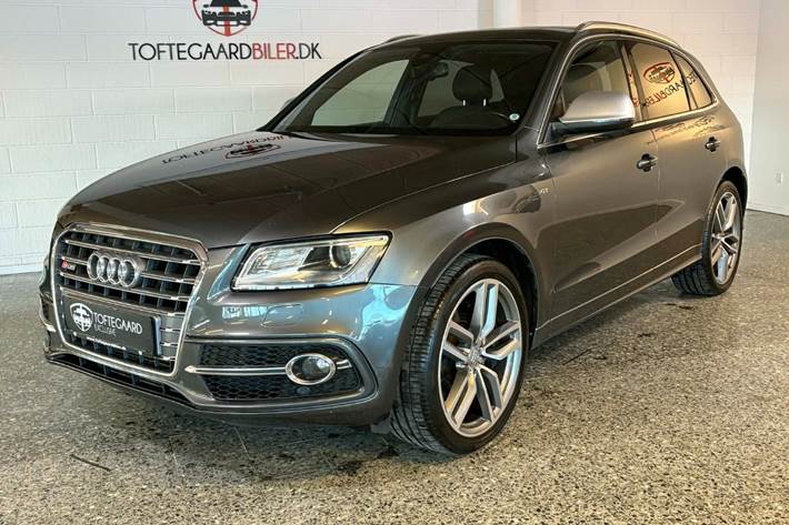 Grå Audi SQ5 fra 2016 set udefra