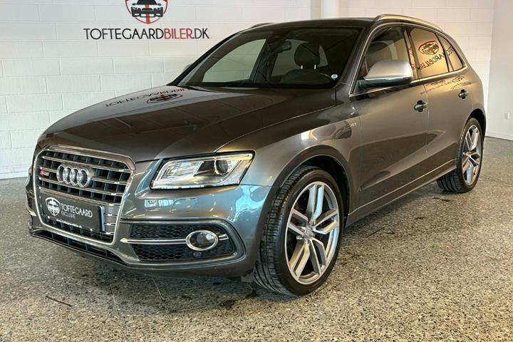 Grå Audi SQ5 fra 2016 set udefra