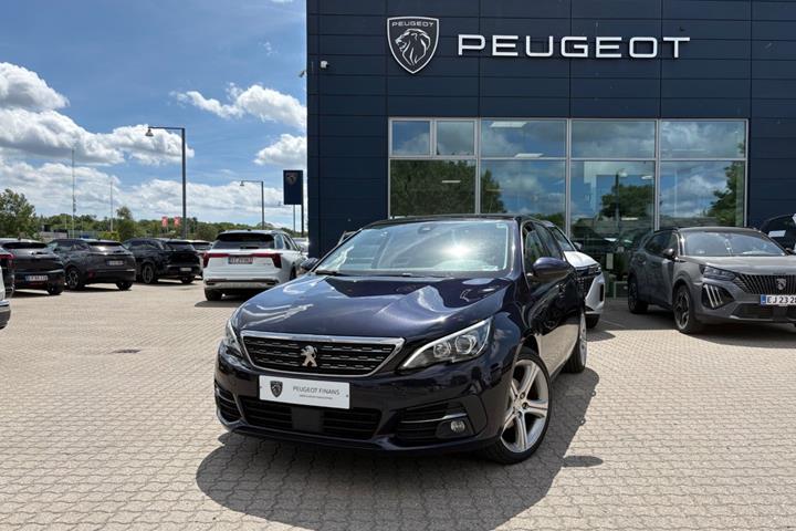 Blå Peugeot 308 fra 2018 set udefra