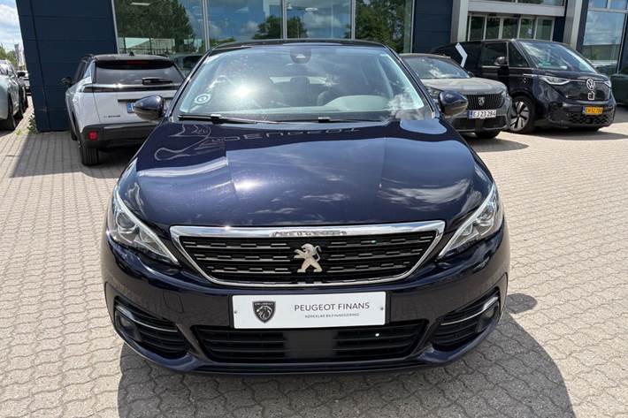 Blå Peugeot 308 fra 2018
