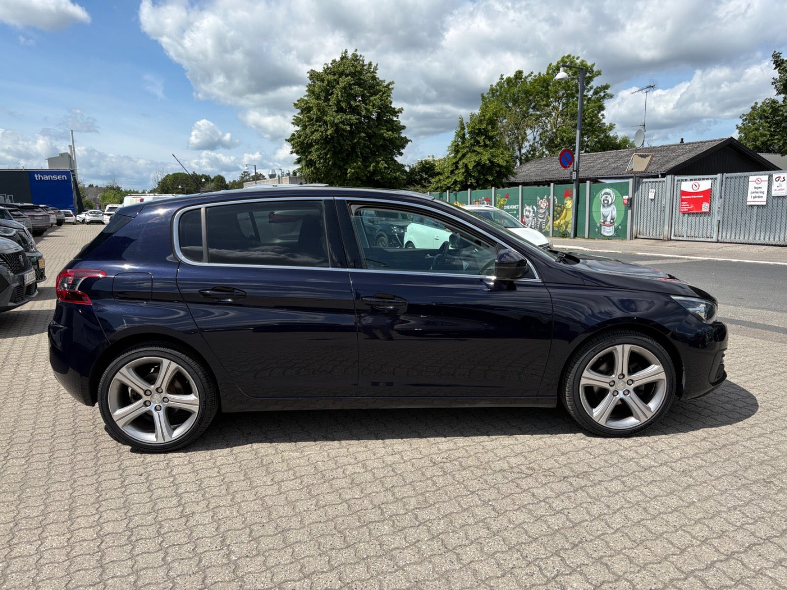 Blå Peugeot 308 fra 2018