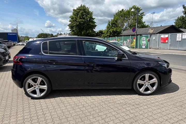 Blå Peugeot 308 fra 2018