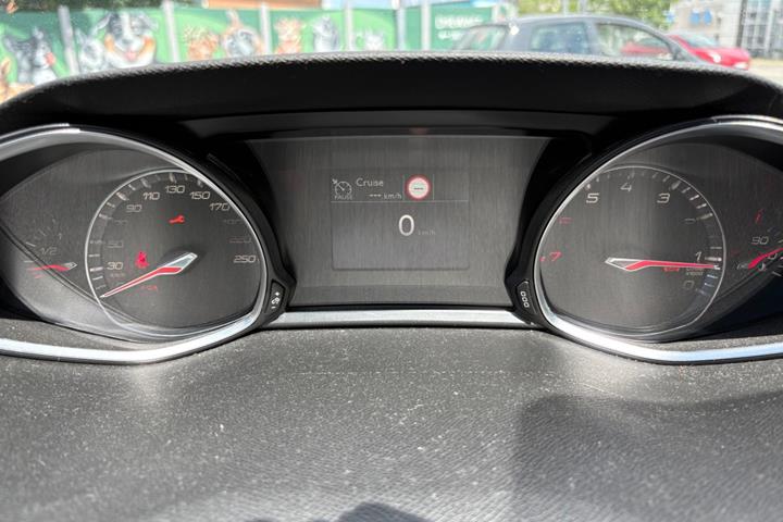 Blå Peugeot 308 fra 2018