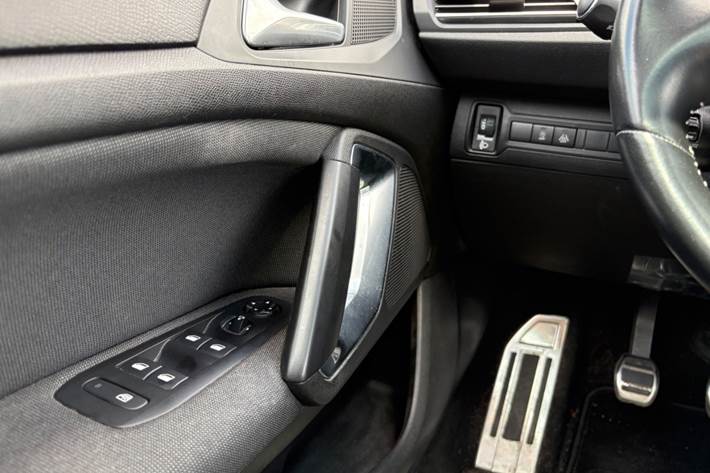 Blå Peugeot 308 fra 2018