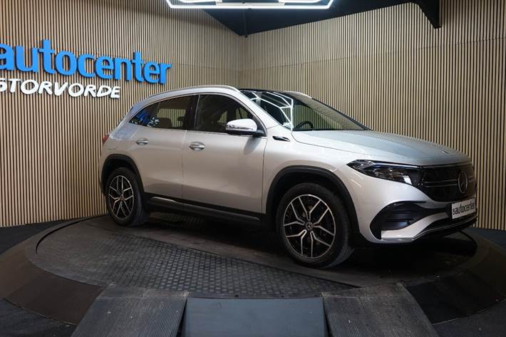 Sølv Mercedes EQA250 fra 2023 set udefra