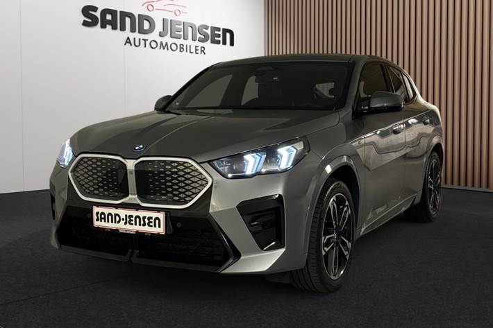 Grå BMW iX2 fra 2024