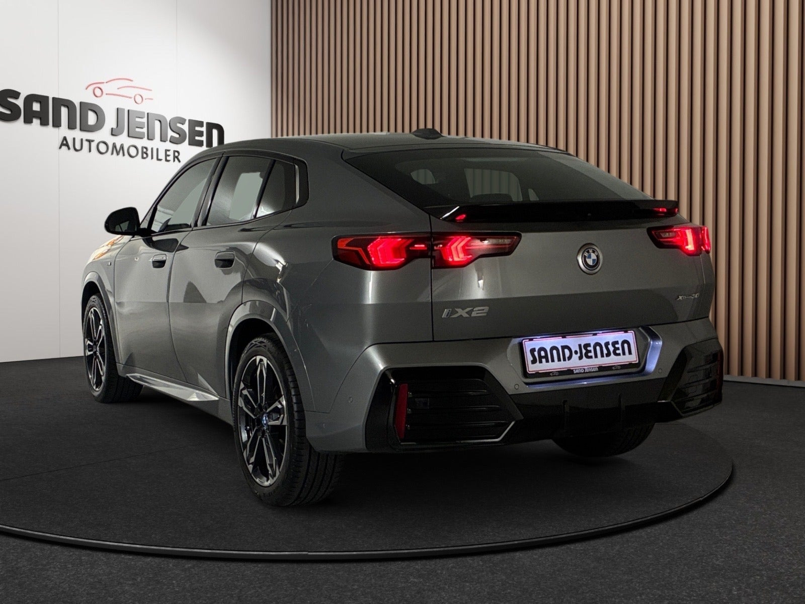 Grå BMW iX2 fra 2024