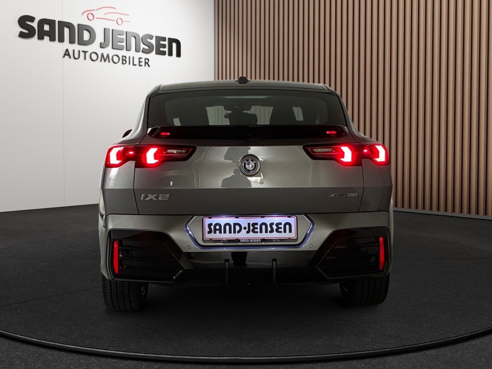 Grå BMW iX2 fra 2024