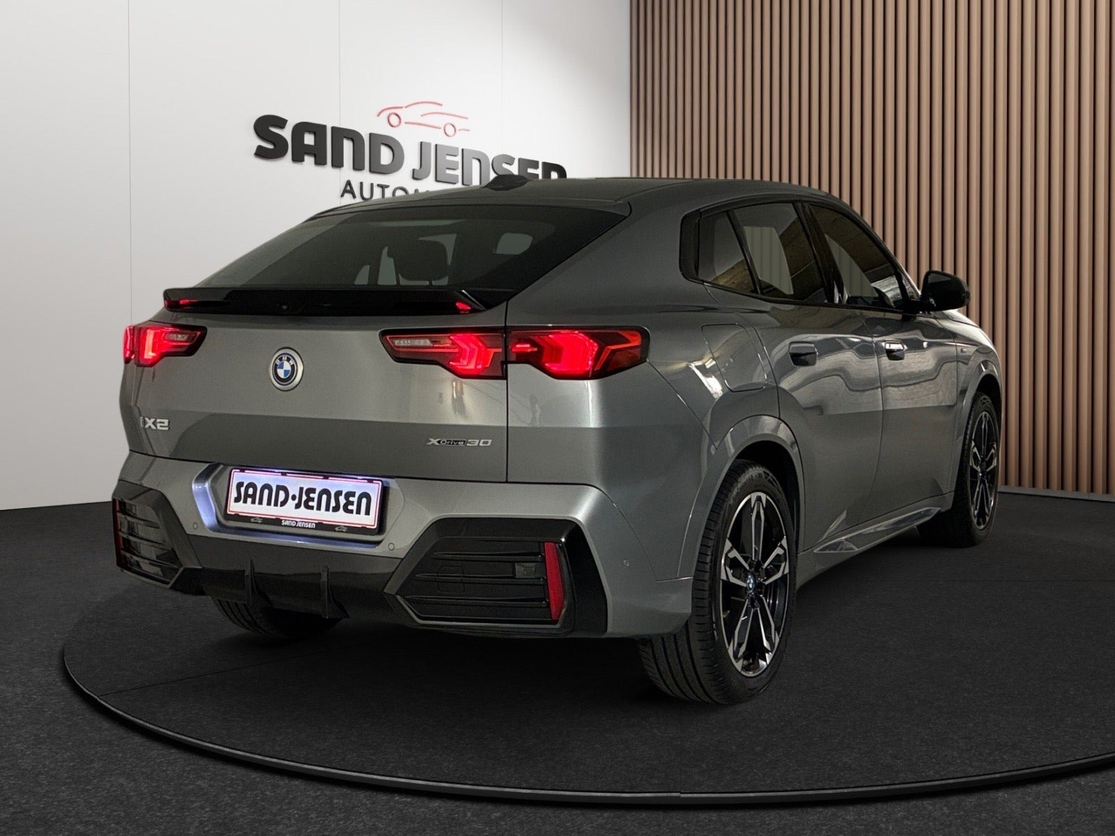 Grå BMW iX2 fra 2024