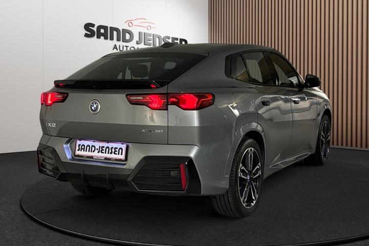 Grå BMW iX2 fra 2024