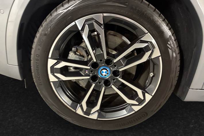Grå BMW iX2 fra 2024