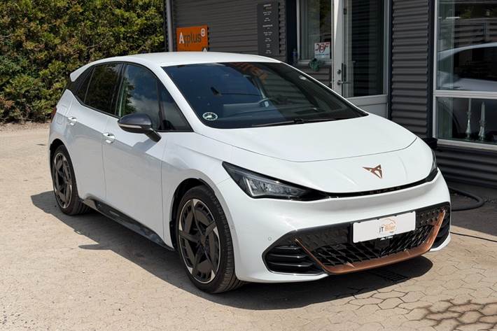 Hvid Cupra Born fra 2025 set udefra