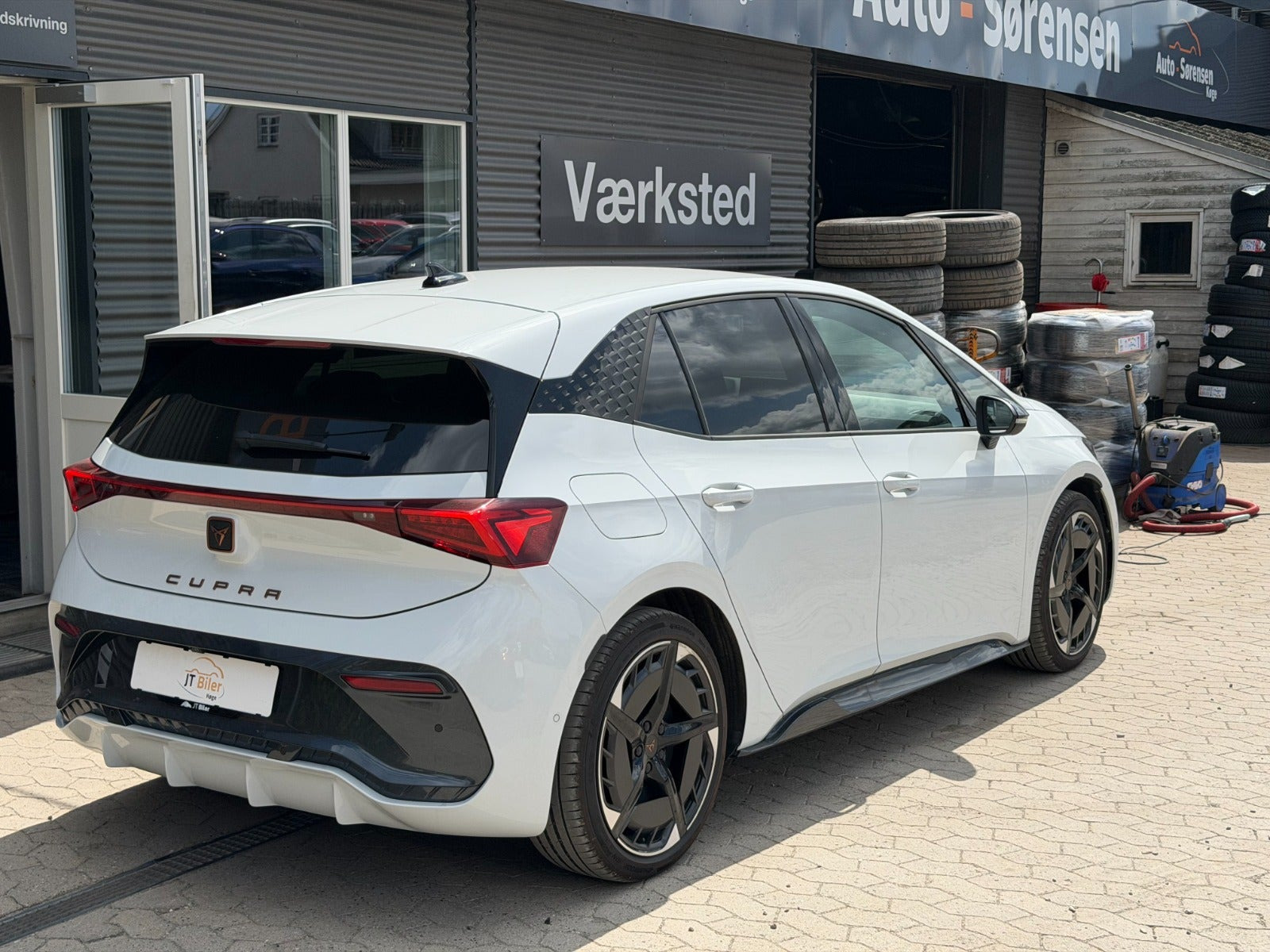 Hvid Cupra Born fra 2025