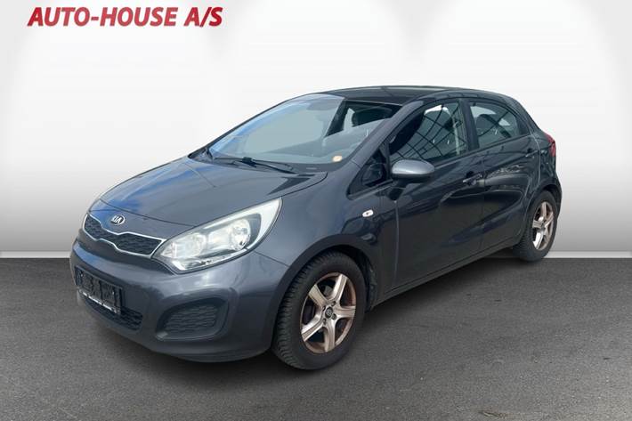 Grå Kia Rio fra 2013