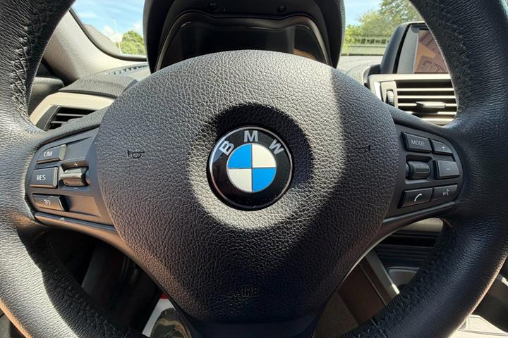 Hvid BMW 118d fra 2017