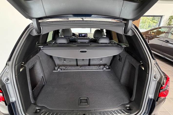 Sort BMW iX3 fra 2023