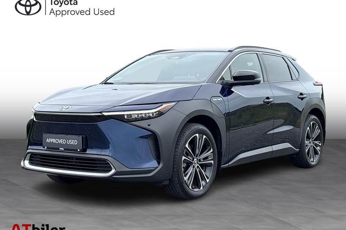 Blå Toyota BZ4X fra 2023