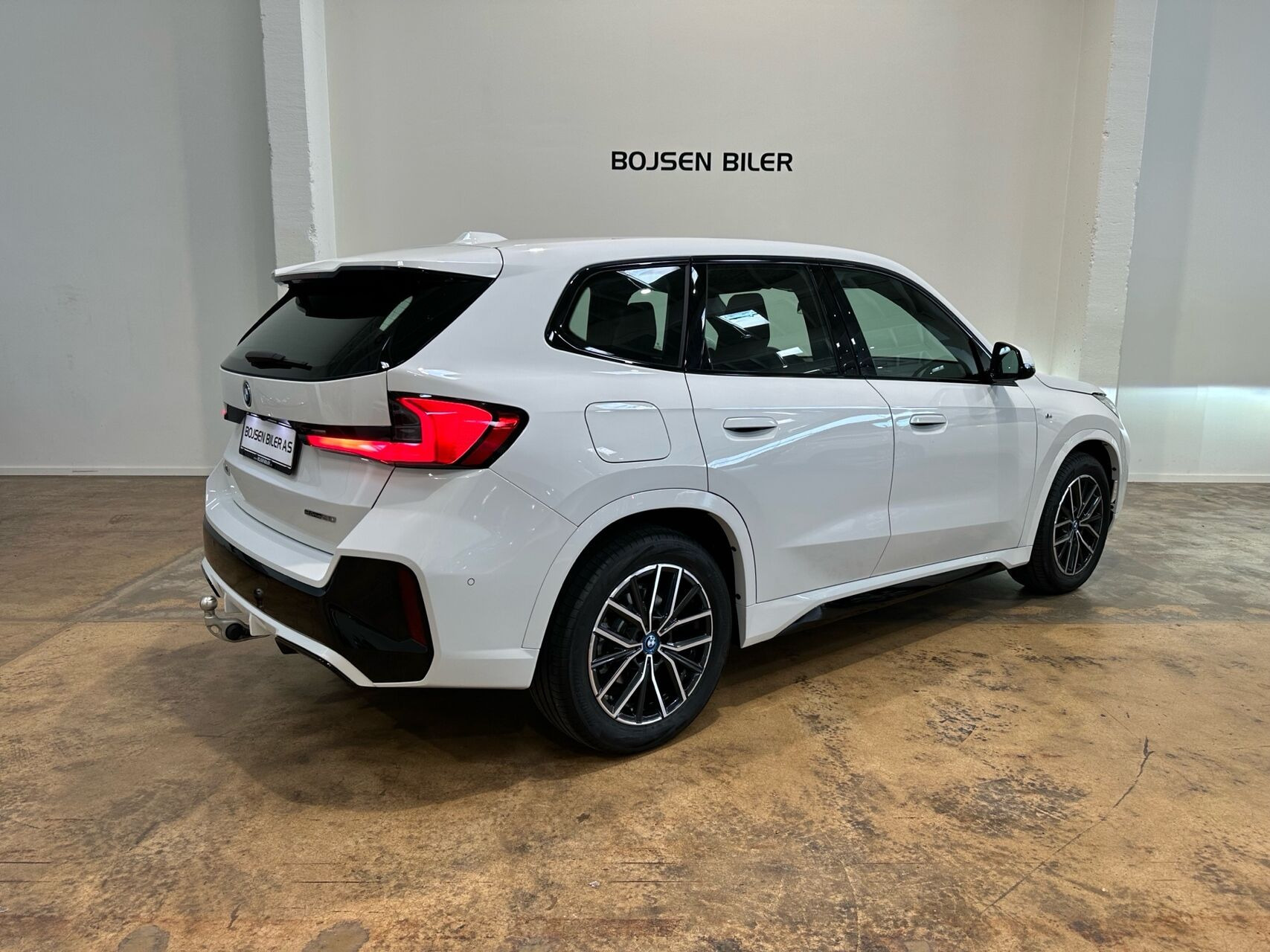 Hvid BMW iX1 fra 2024