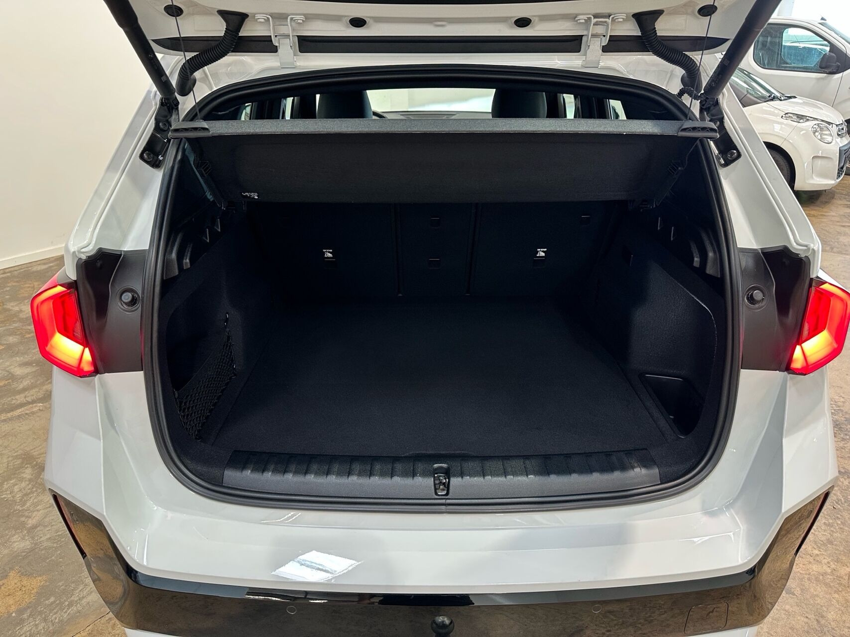 Hvid BMW iX1 fra 2024