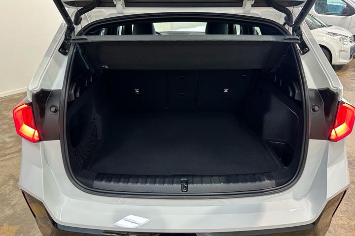 Hvid BMW iX1 fra 2024