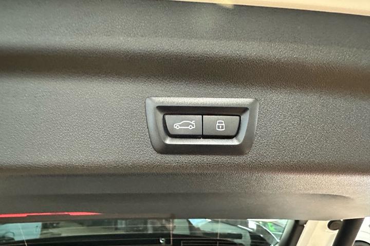 Hvid BMW iX1 fra 2024