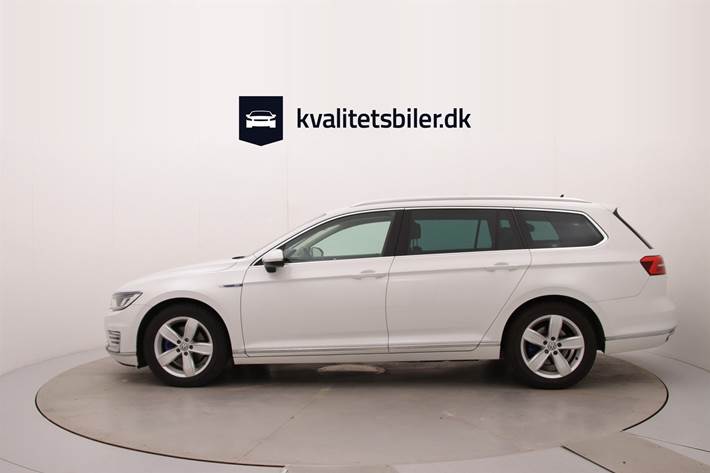 Hvid VW Passat fra 2016
