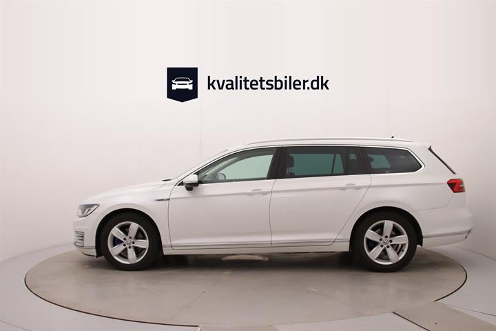 Hvid VW Passat fra 2016