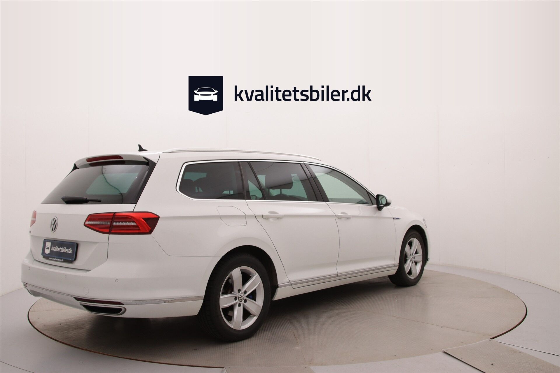 Hvid VW Passat fra 2016