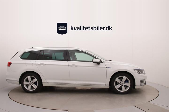 Hvid VW Passat fra 2016
