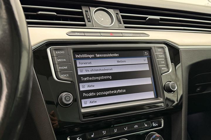 Hvid VW Passat fra 2016