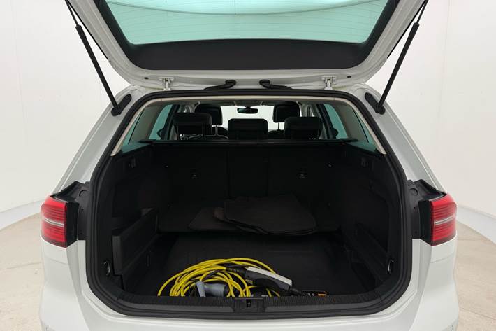 Hvid VW Passat fra 2016