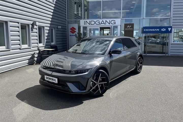 Grå Hyundai Ioniq 5 fra 2026 set udefra