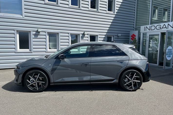 Grå Hyundai Ioniq 5 fra 2026