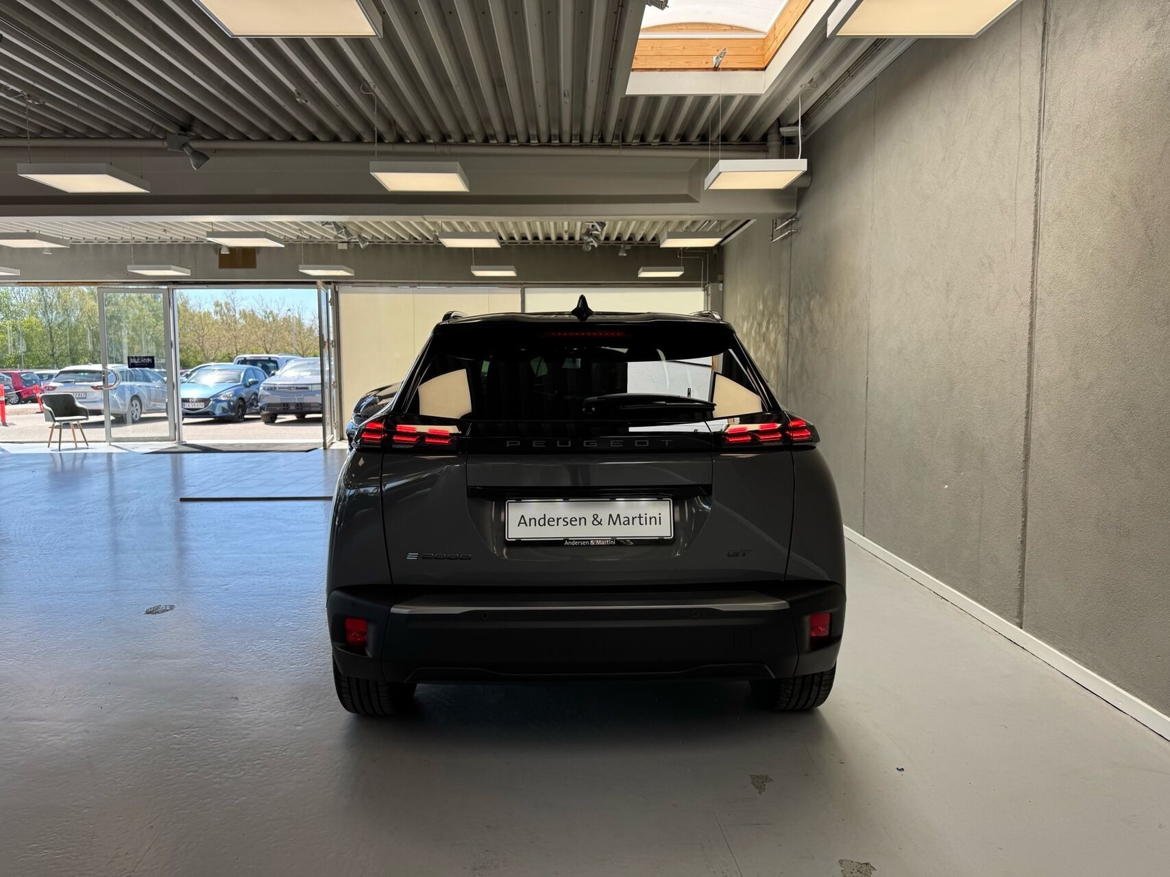 Grå Peugeot e-2008 fra 2026
