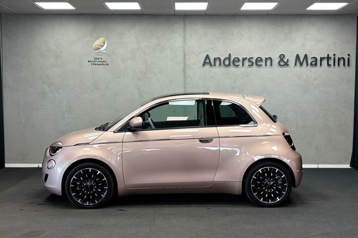 Pink Fiat 500e fra 2023